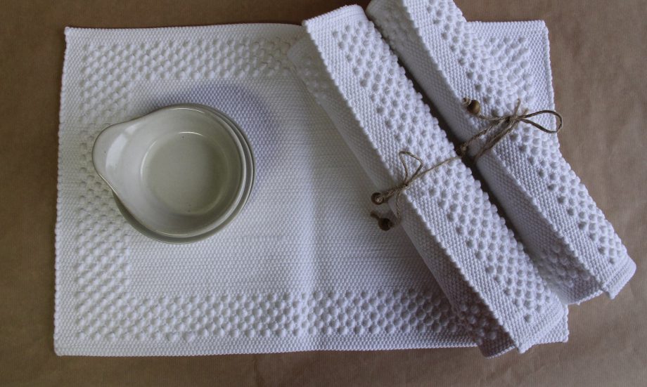 styling placemats frame wit